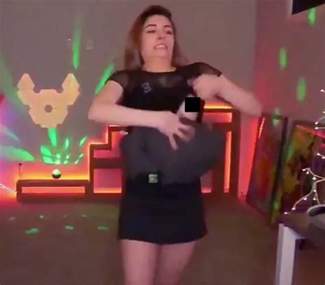 Alinity shows her pussy by accident : r/alinity